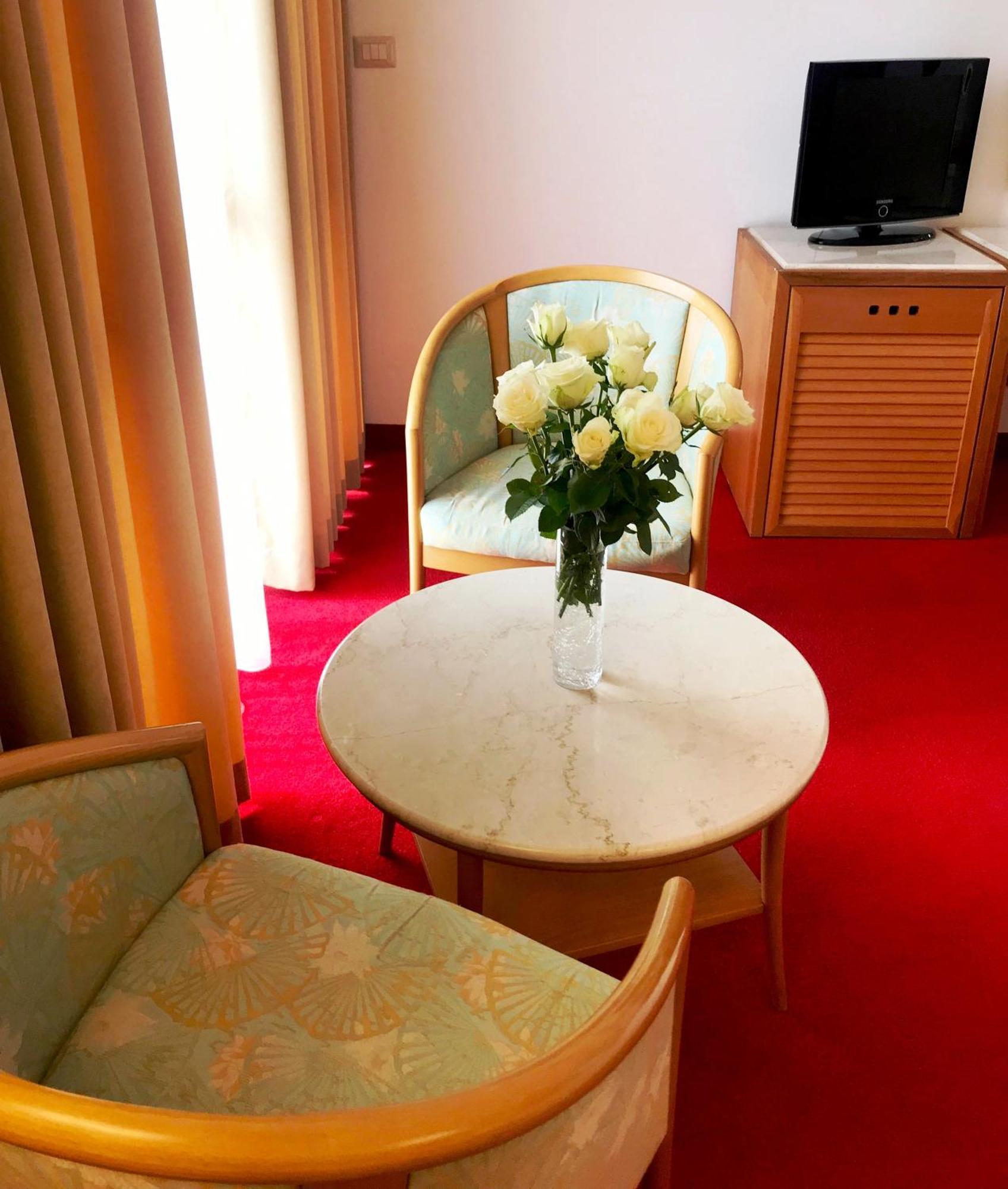 Chateau Linza Resort Tirana Esterno foto