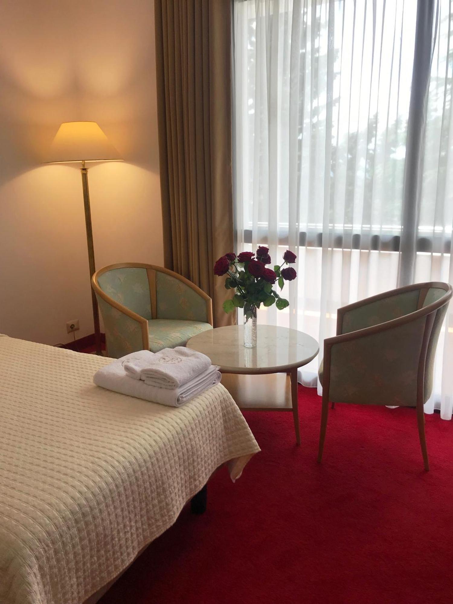 Chateau Linza Resort Tirana Esterno foto