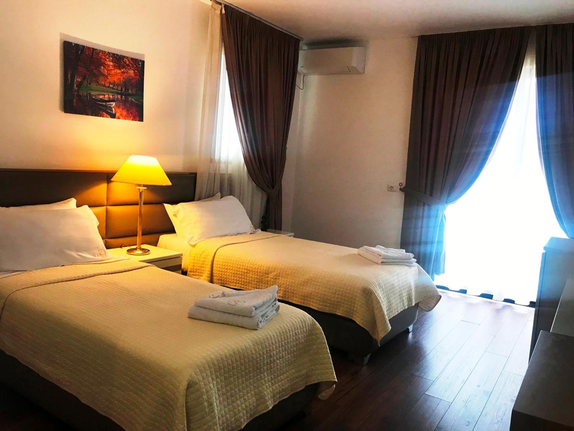 Chateau Linza Resort Tirana Esterno foto