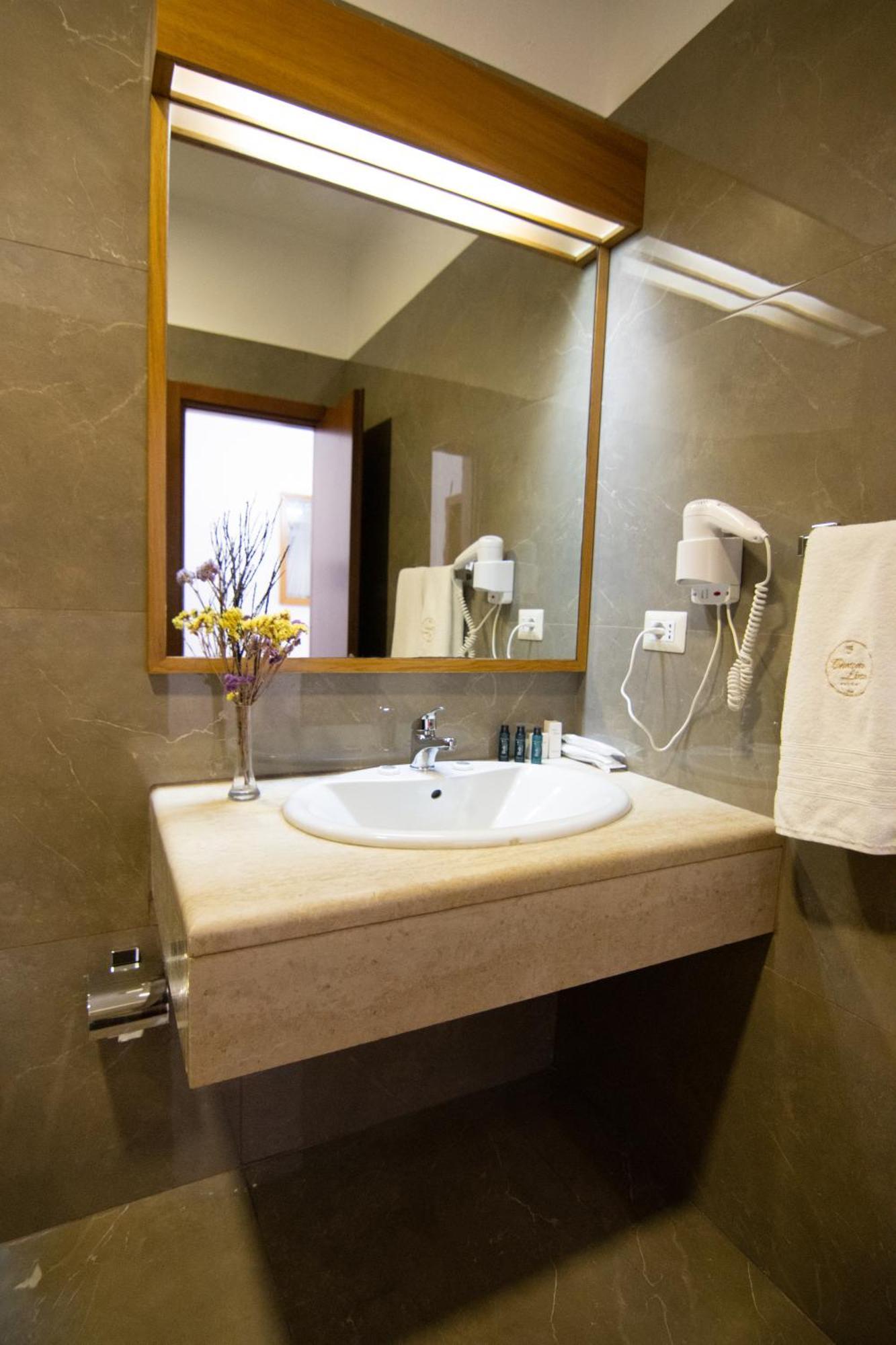 Chateau Linza Resort Tirana Esterno foto