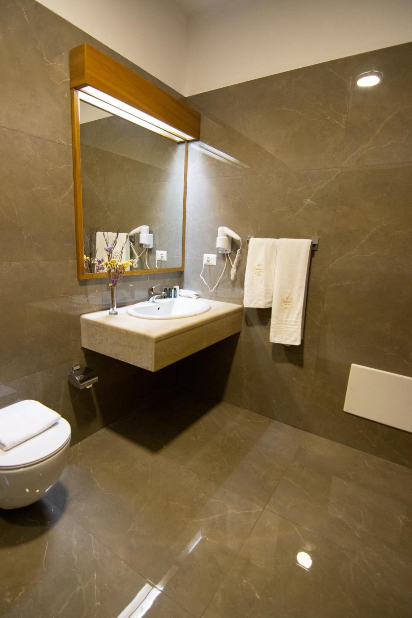 Chateau Linza Resort Tirana Esterno foto