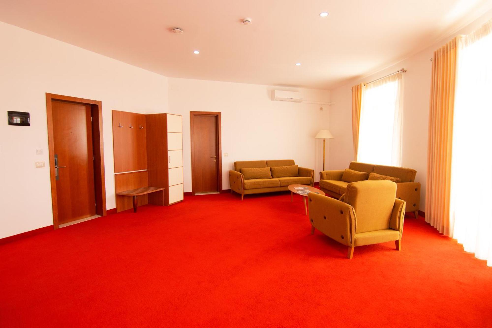 Chateau Linza Resort Tirana Esterno foto