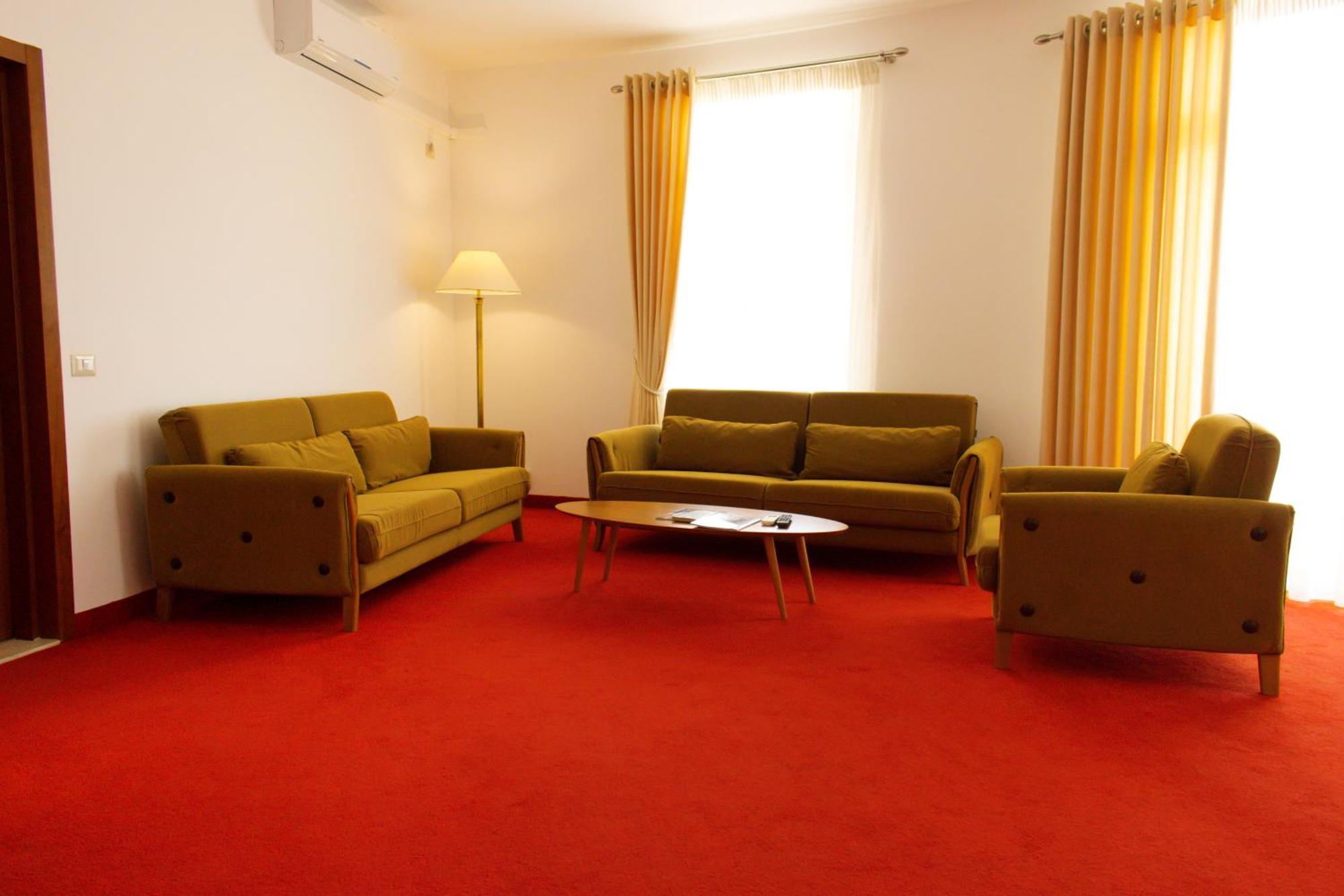 Chateau Linza Resort Tirana Esterno foto