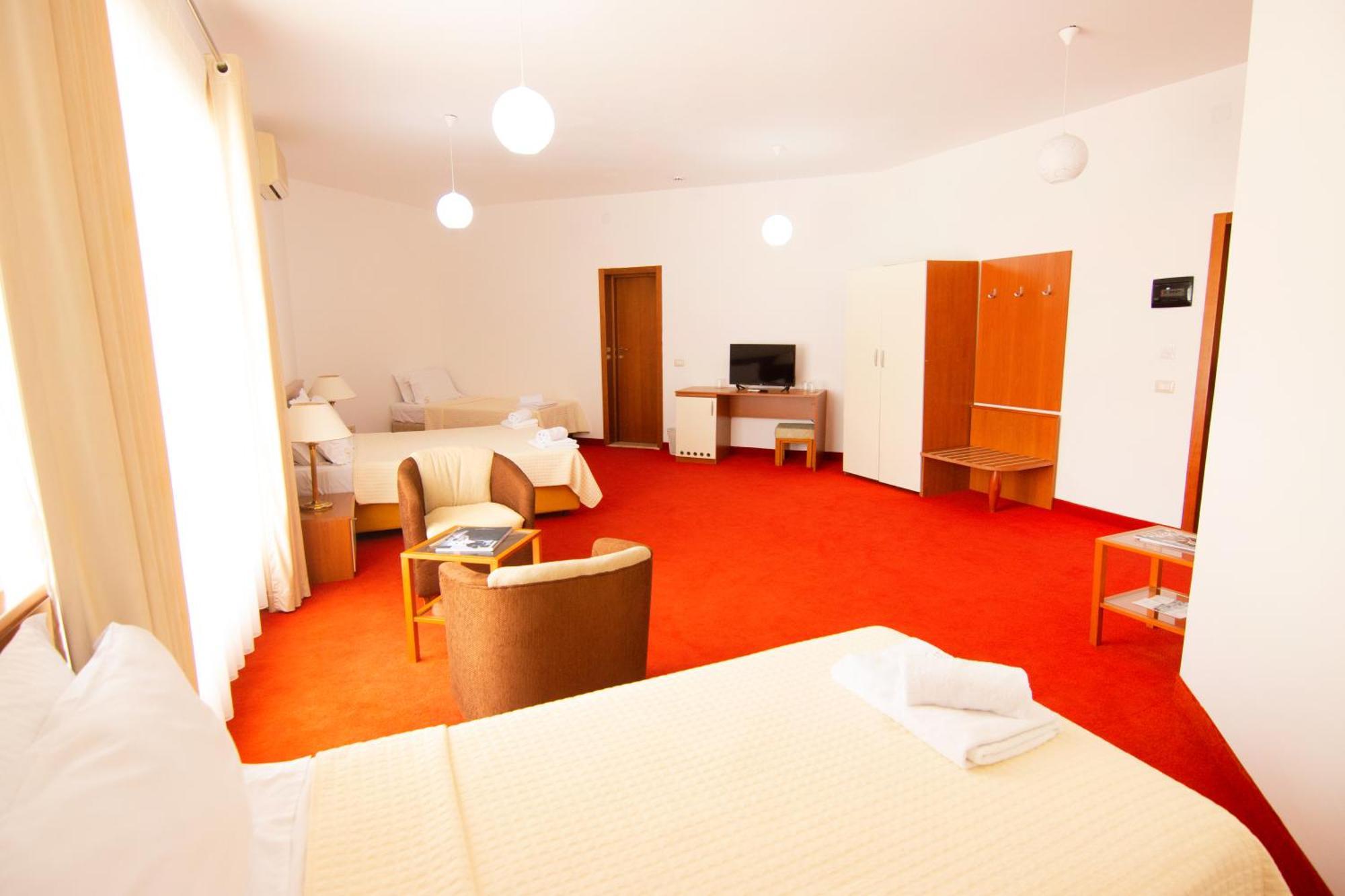 Chateau Linza Resort Tirana Esterno foto