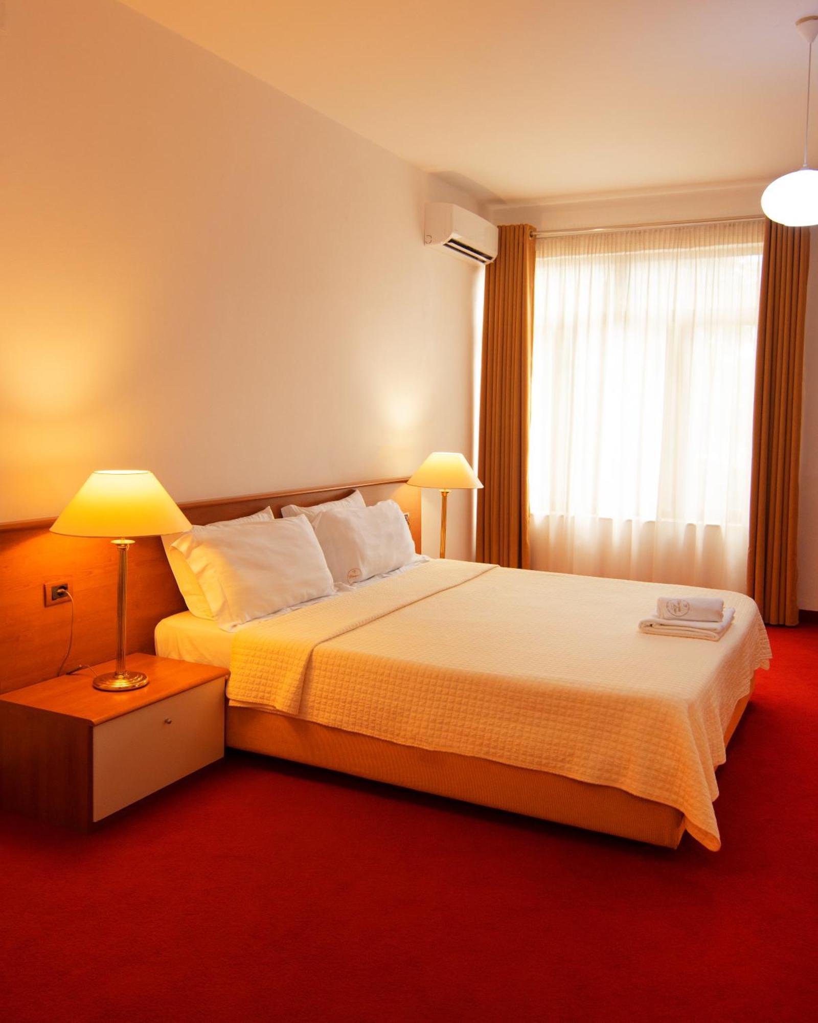 Chateau Linza Resort Tirana Esterno foto