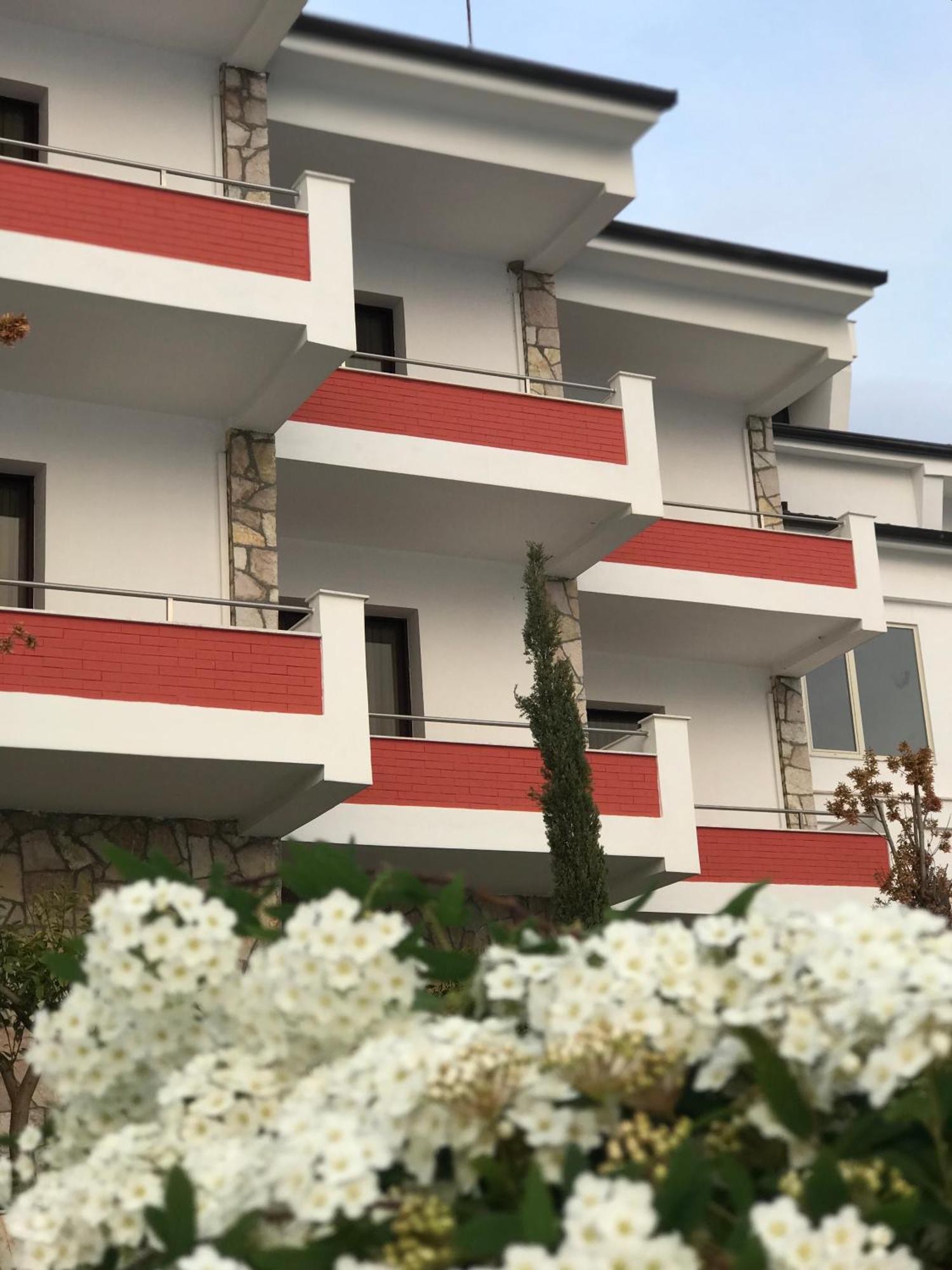 Chateau Linza Resort Tirana Esterno foto