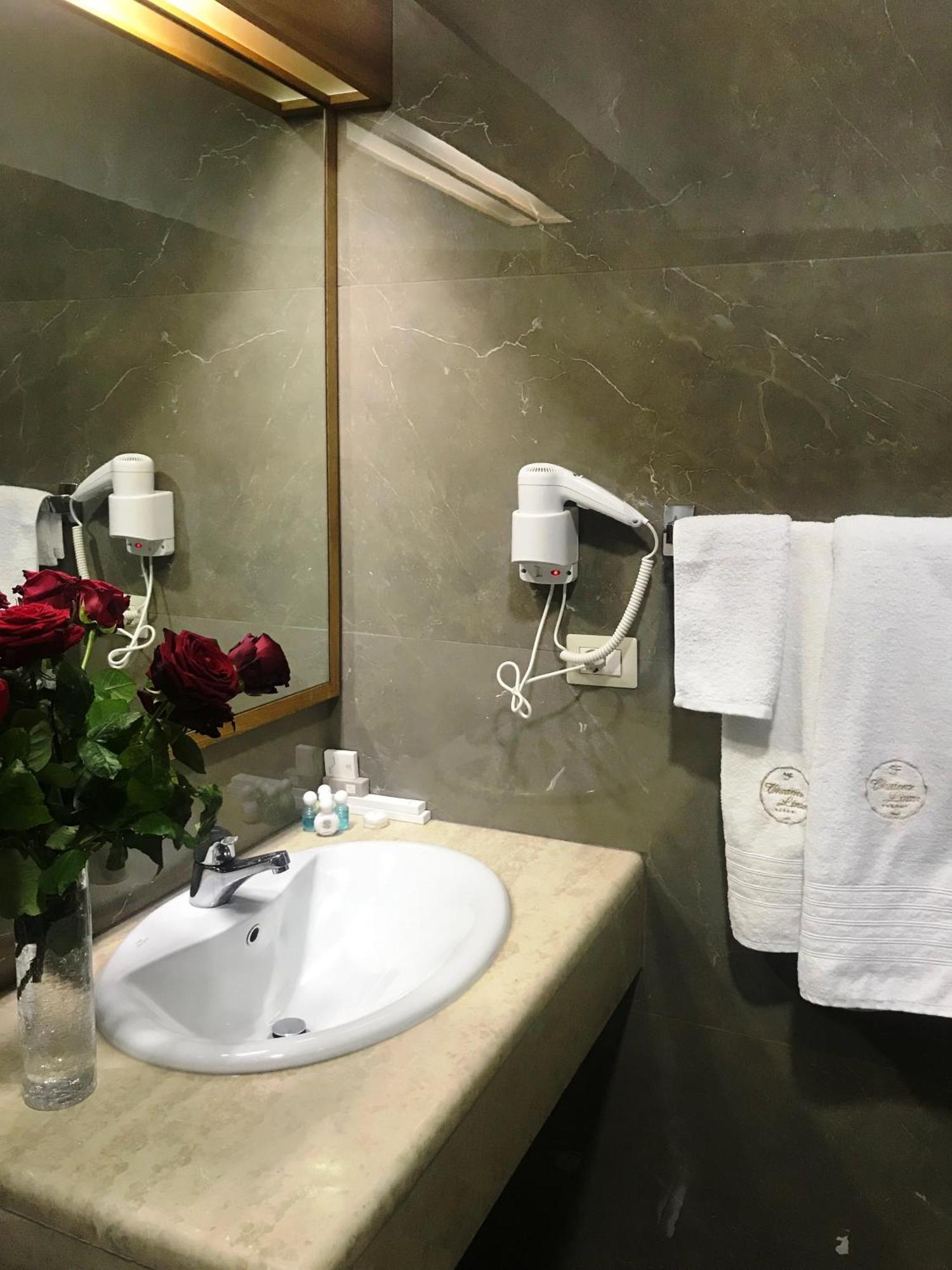 Chateau Linza Resort Tirana Esterno foto