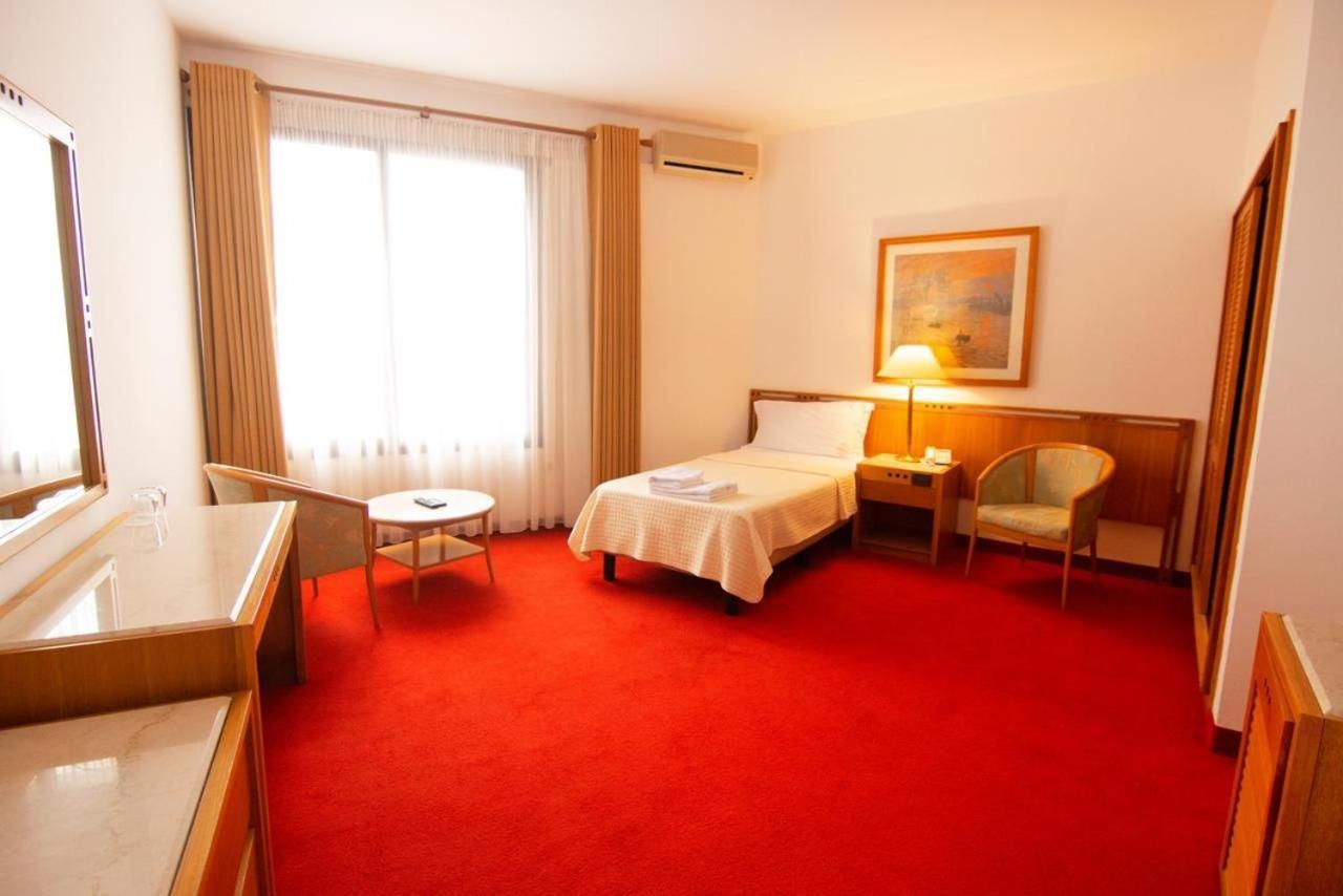 Chateau Linza Resort Tirana Esterno foto
