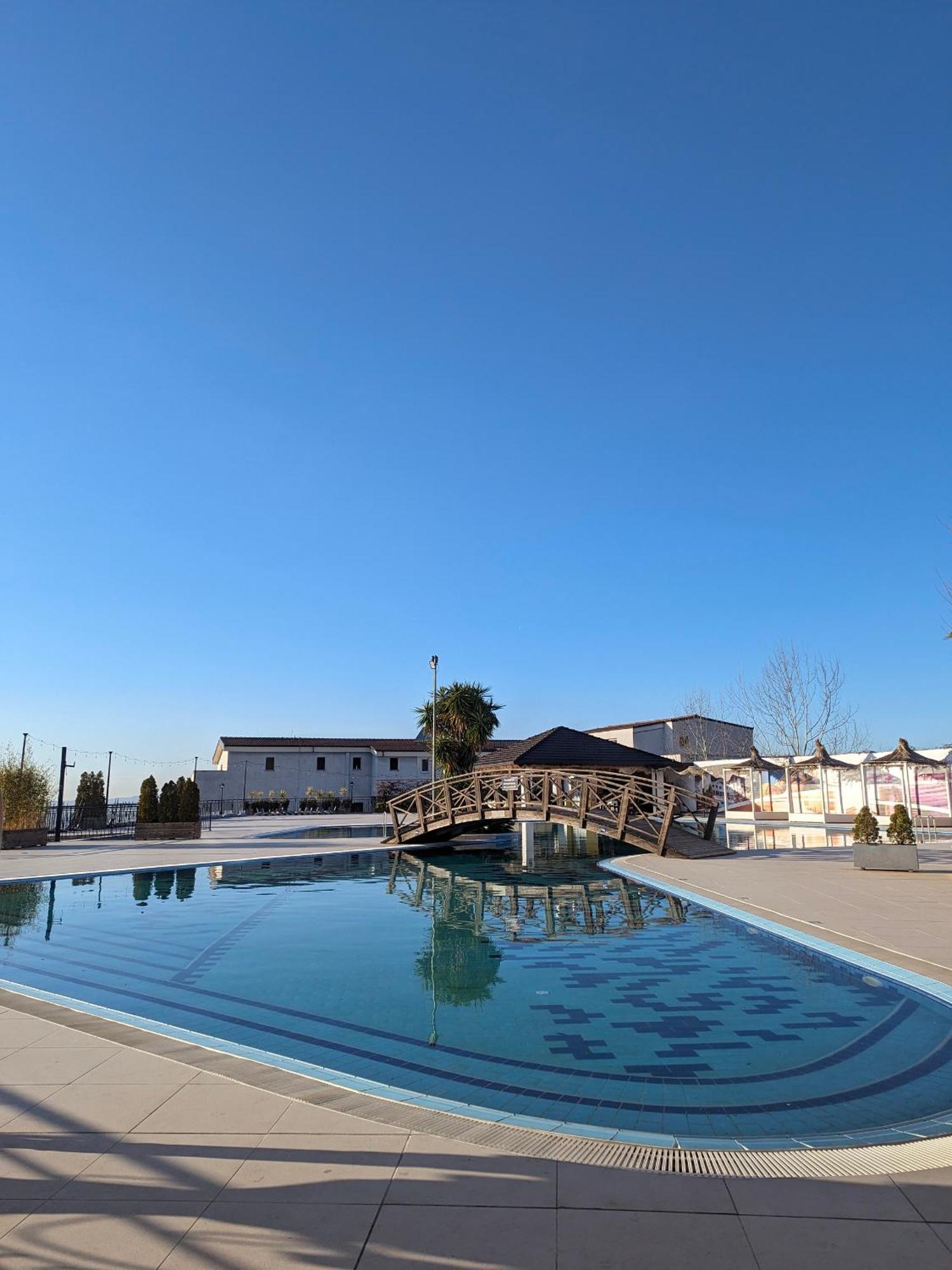 Chateau Linza Resort Tirana Esterno foto